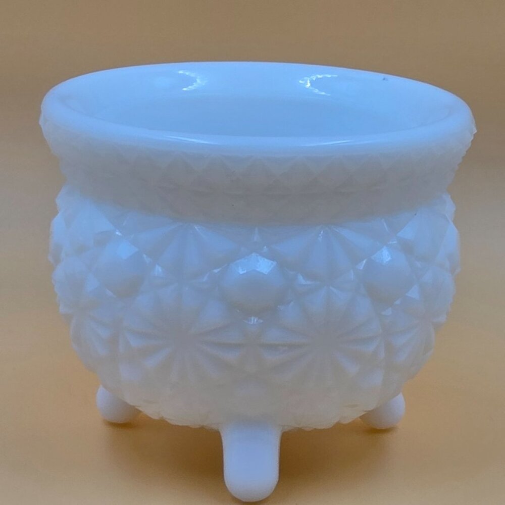 L E Smith Daisy and Button Milk Glass Kettle Candleholder Vintage